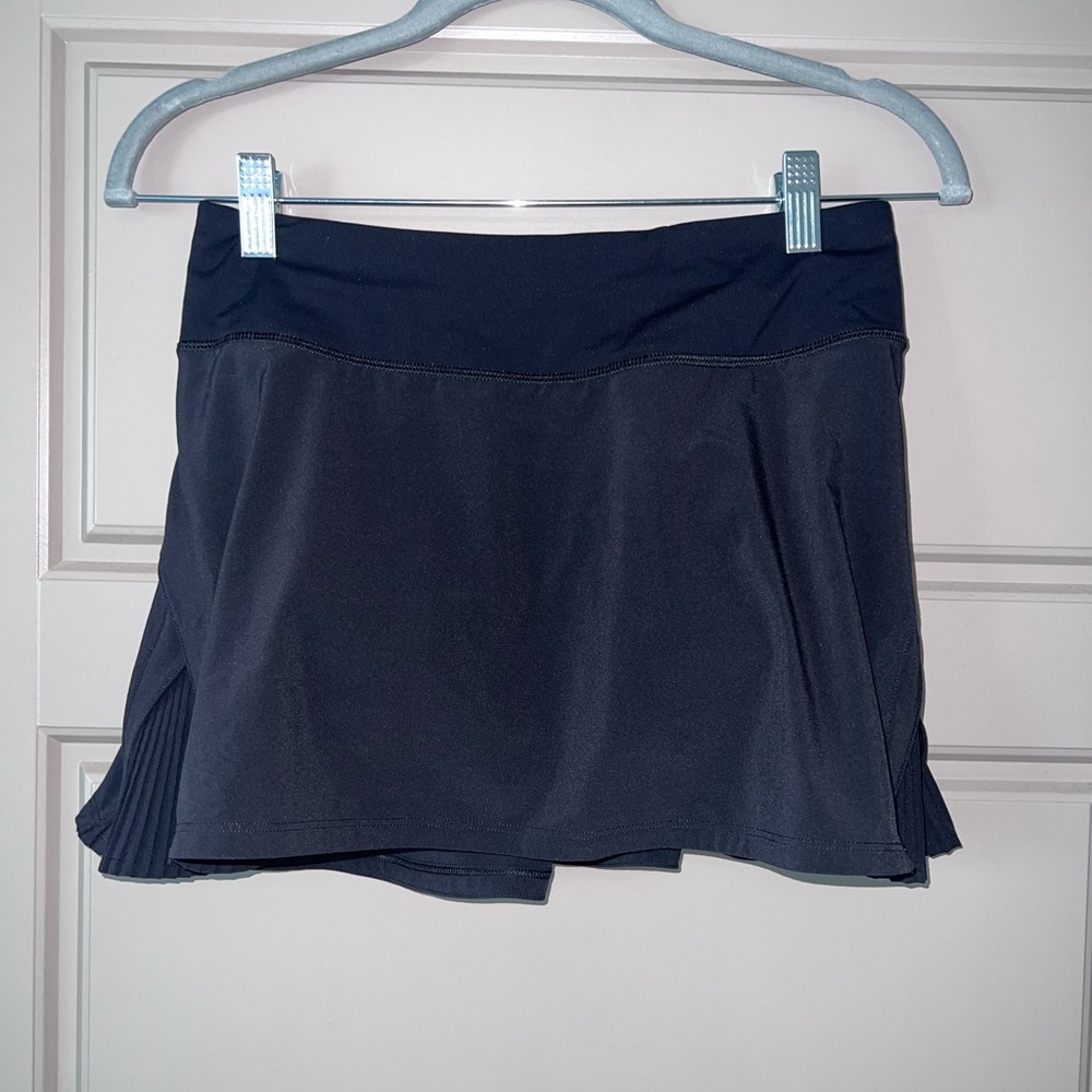 Lululemon Play Off the Pleats skirt. Size 4 Tall.